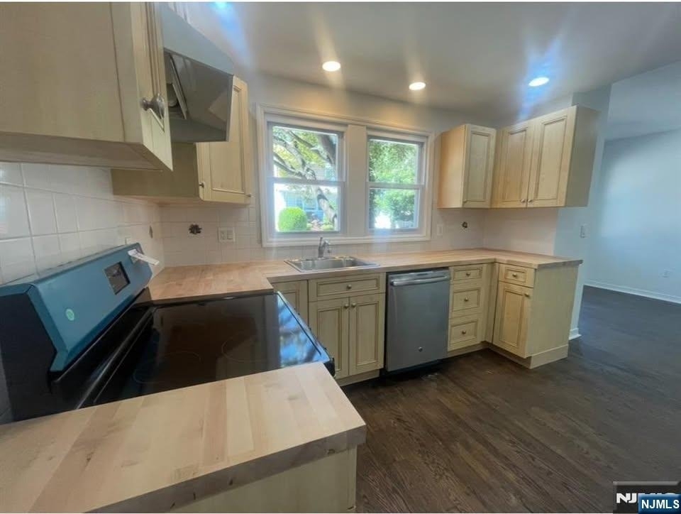 298 Farrant - Photo 1