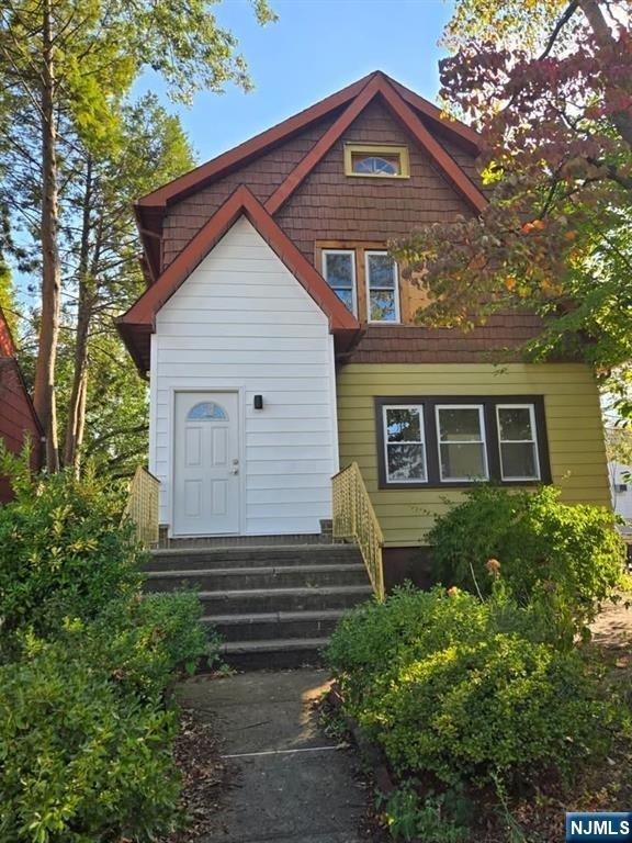 298 Farrant - Photo 0