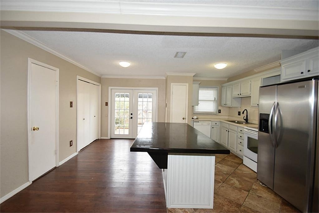 9323 Westwood Village Drive - Photo 4