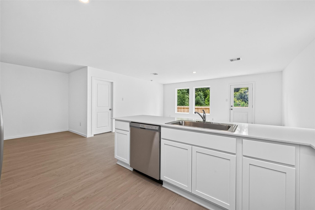 25568 Rose Creek Drive - Photo 11