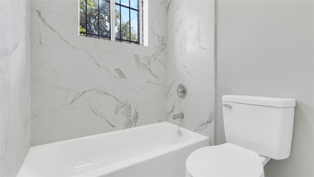 122 E Crosstimbers Street - Photo 7