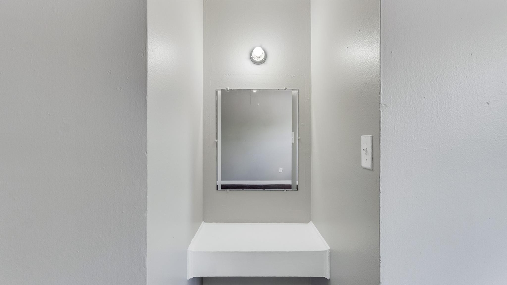 122 E Crosstimbers Street - Photo 9