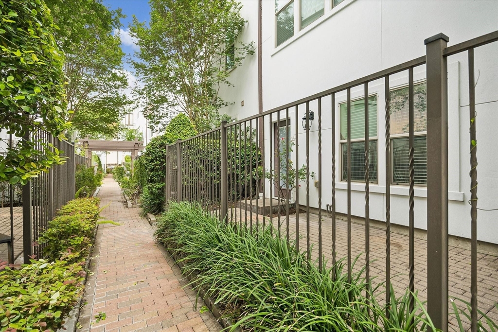 4220 Dickson Street - Photo 25