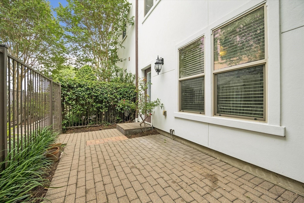 4220 Dickson Street - Photo 23