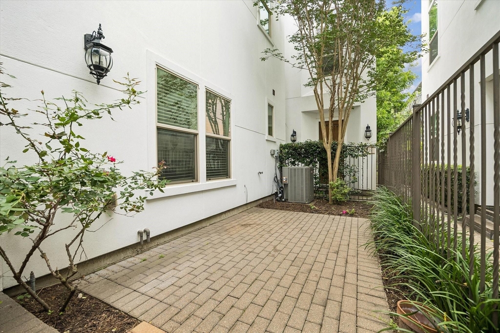 4220 Dickson Street - Photo 24