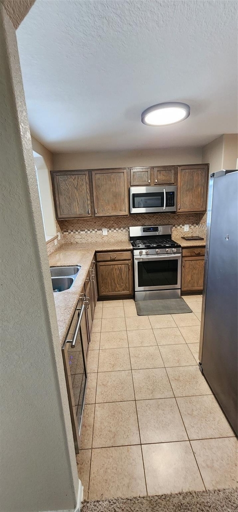 8830 Summerset Meadow Court - Photo 11