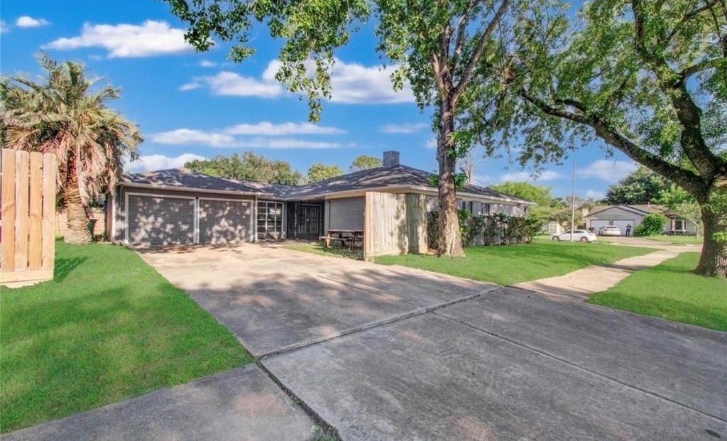 9430 Claridge Drive - Photo 2