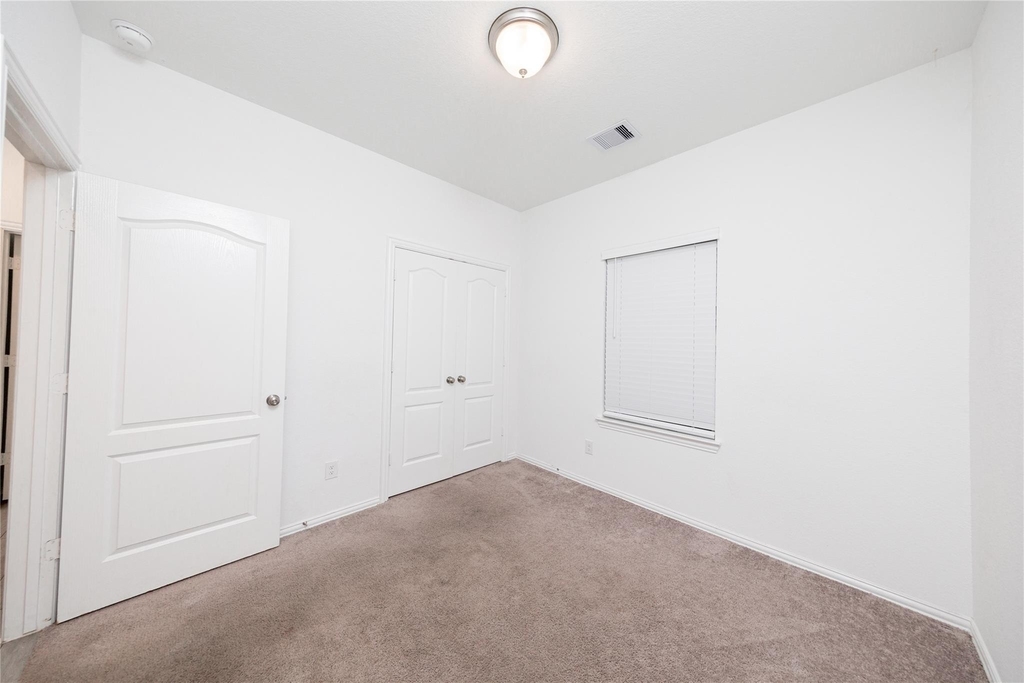 31206 Whitfield Court - Photo 17