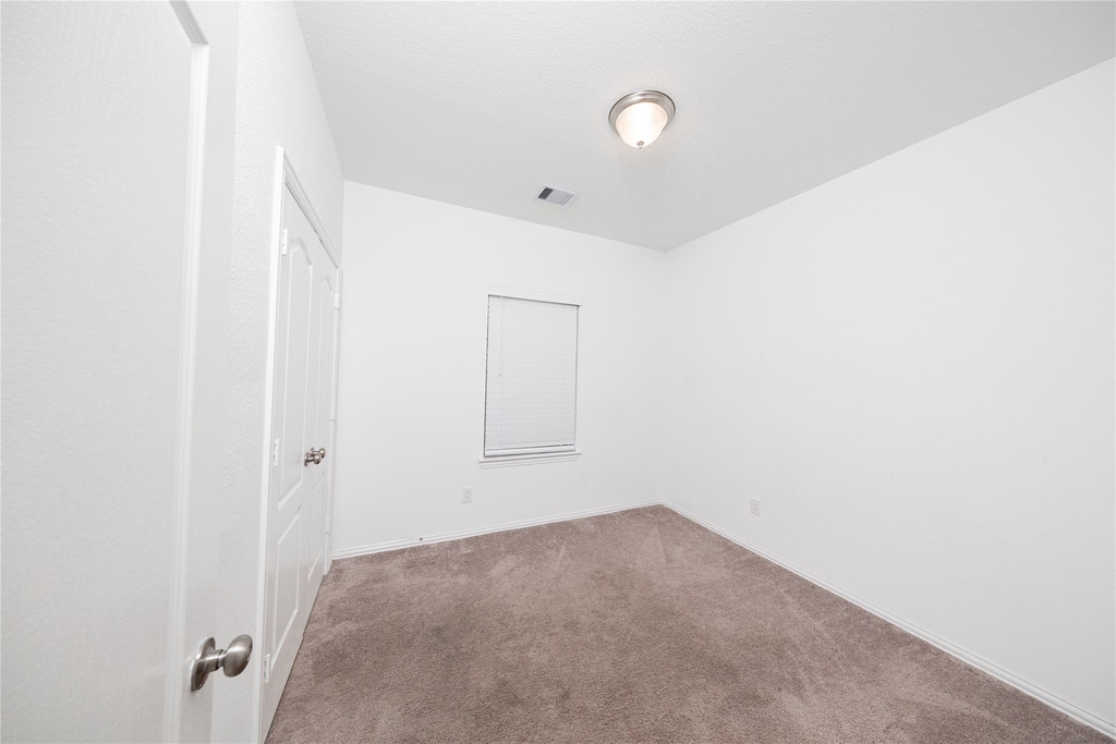 31206 Whitfield Court - Photo 16