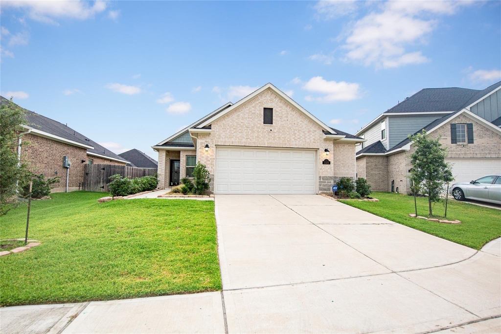 31206 Whitfield Court - Photo 1