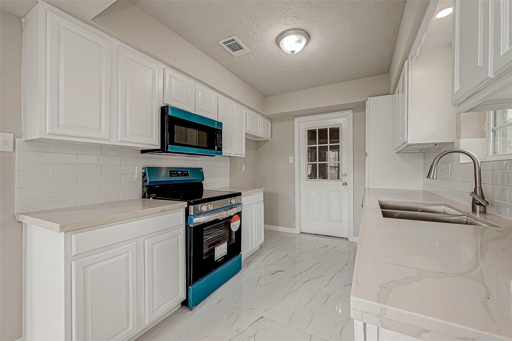 635 Tarpaulin Way - Photo 8