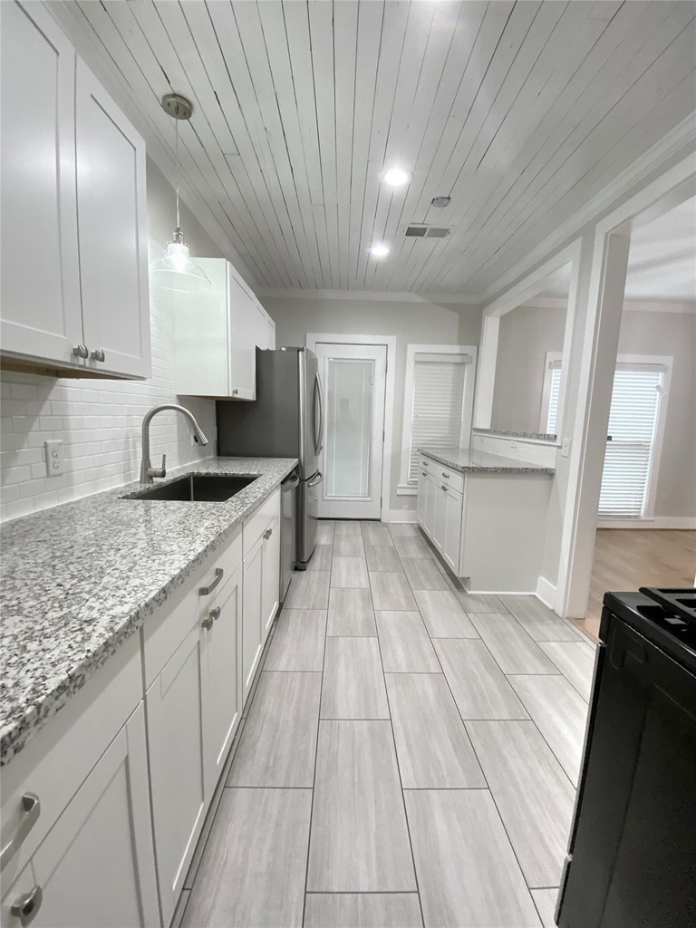1406 Oakdale Street - Photo 6