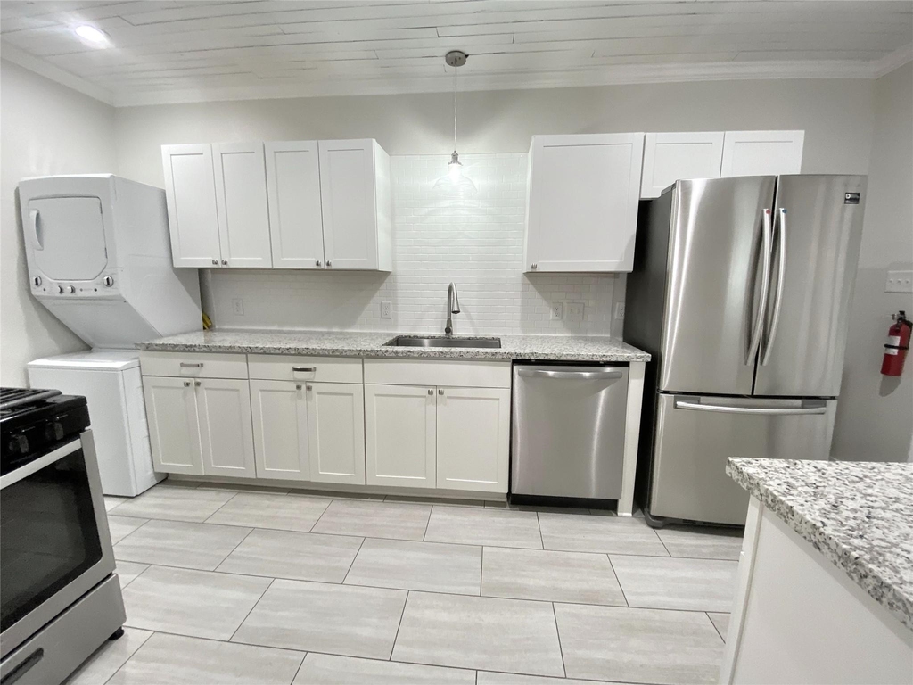 1406 Oakdale Street - Photo 7