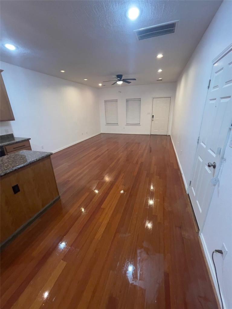 1815 Lewis Street - Photo 3