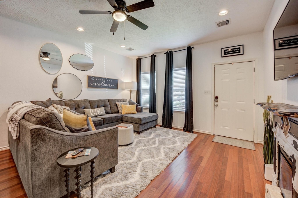 1815 Lewis Street - Photo 3