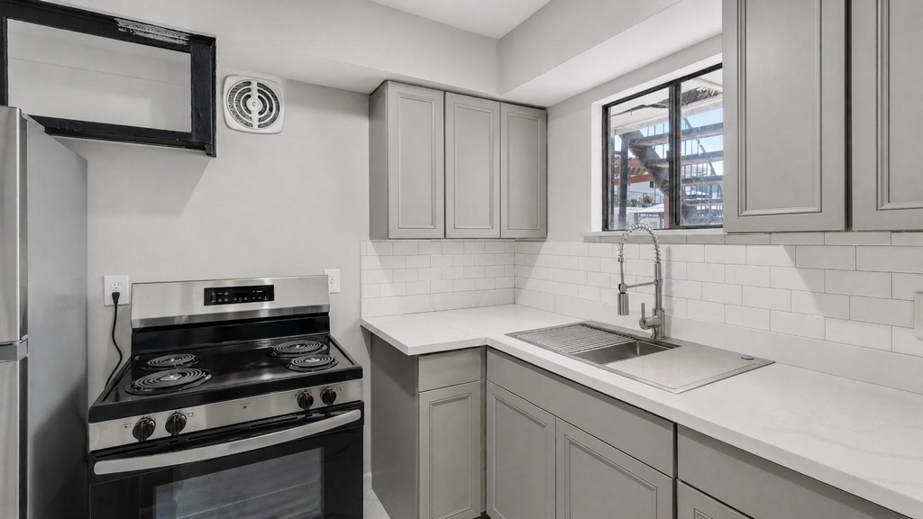 122 E Crosstimbers Street - Photo 4