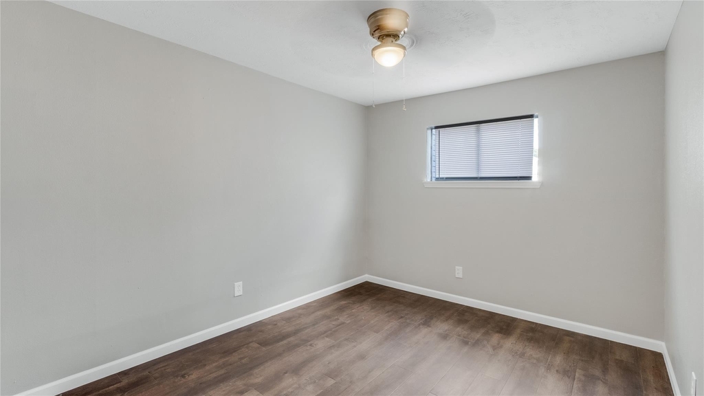 122 E Crosstimbers Street - Photo 7