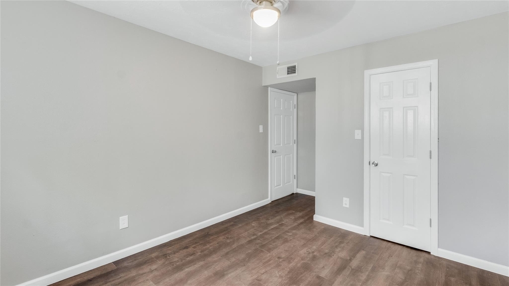 122 E Crosstimbers Street - Photo 8