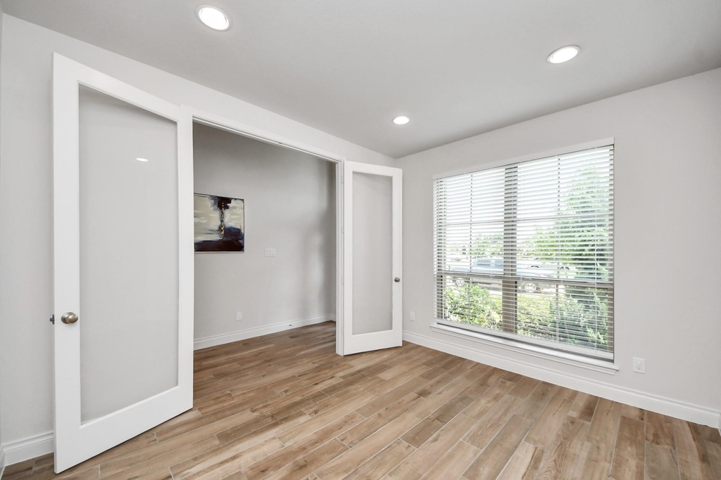 4218 Bald Cypress Court - Photo 4