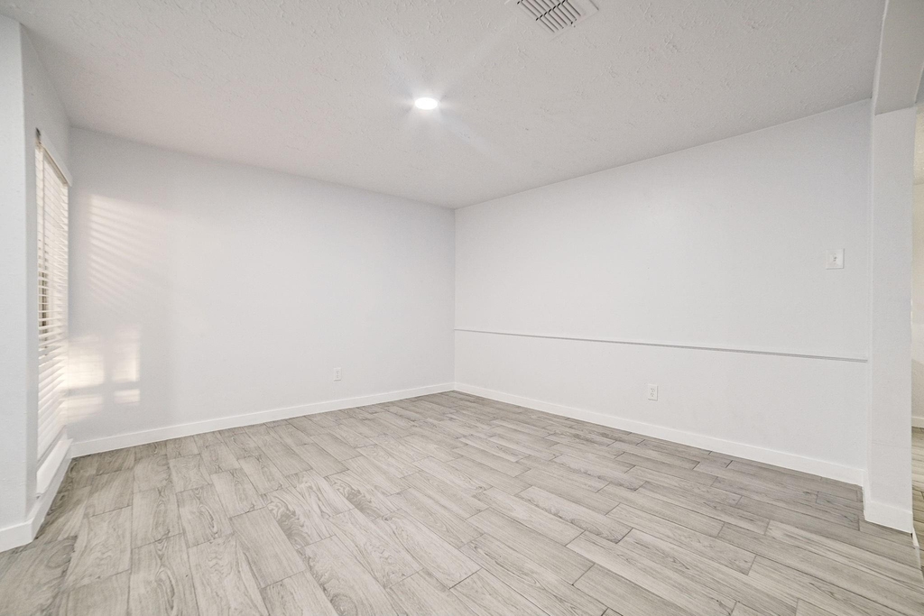 3918 Cypressdale Drive - Photo 9