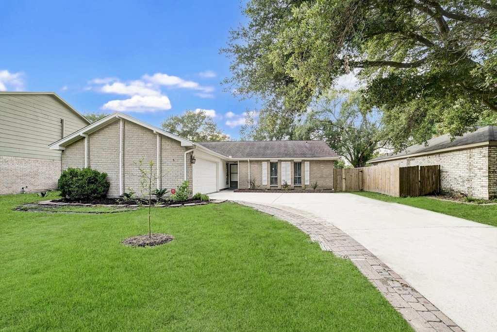 3918 Cypressdale Drive - Photo 2