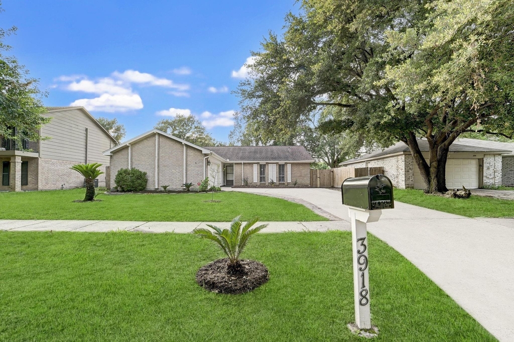 3918 Cypressdale Drive - Photo 3