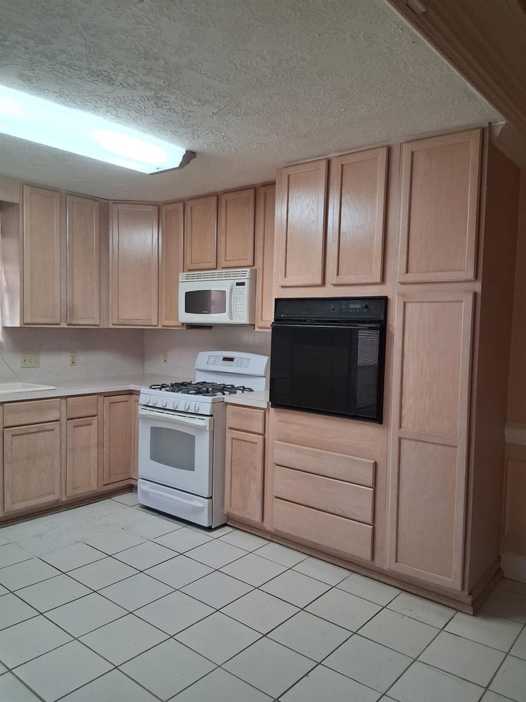 12323 W Bellfort Street - Photo 5
