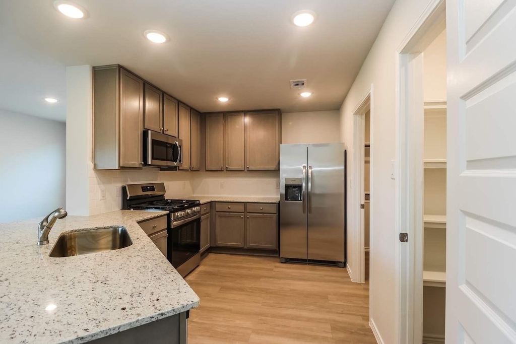 10703 Sunlit Street - Photo 9