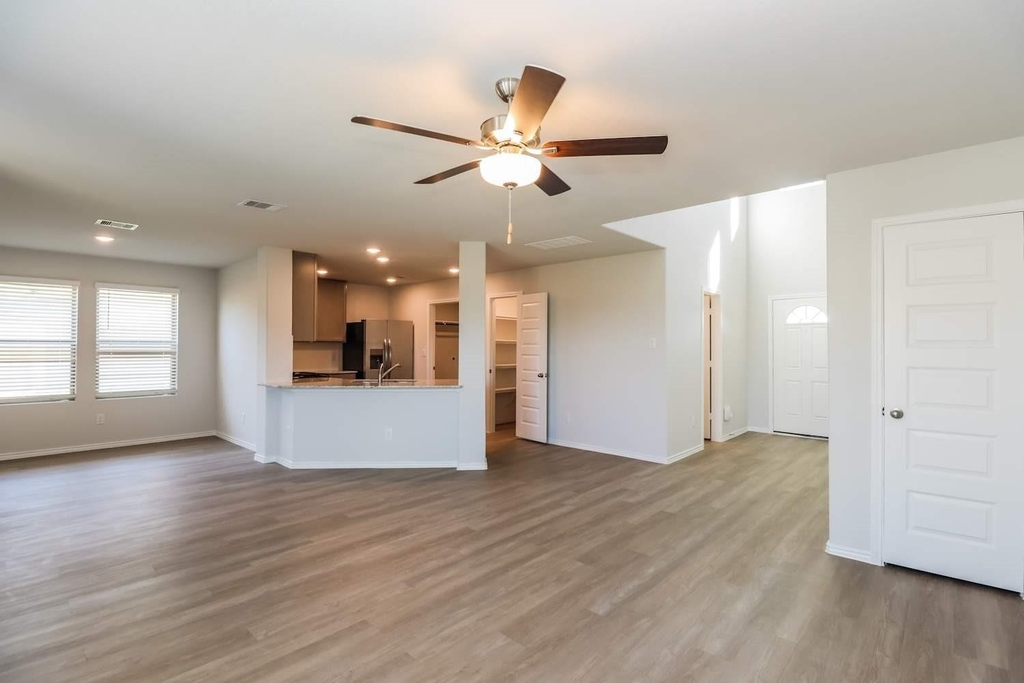 10703 Sunlit Street - Photo 4