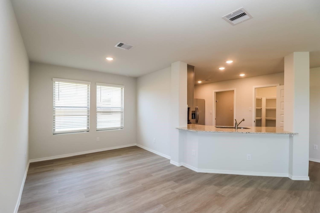10703 Sunlit Street - Photo 5