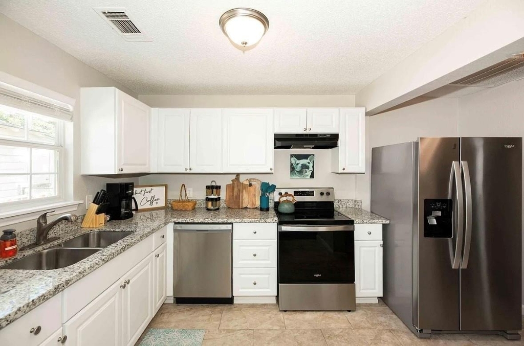 1407 E 35th Street - Photo 10