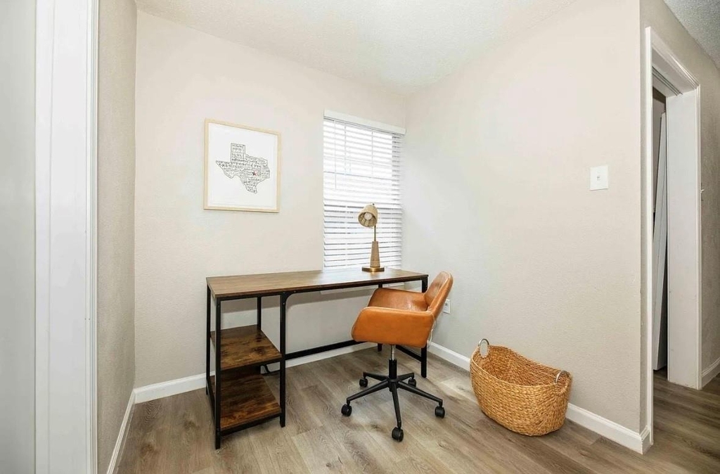 1407 E 35th Street - Photo 4