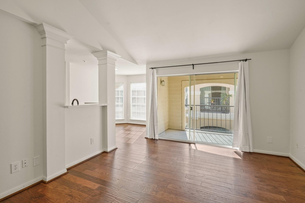 3231 Allen Parkway - Photo 2