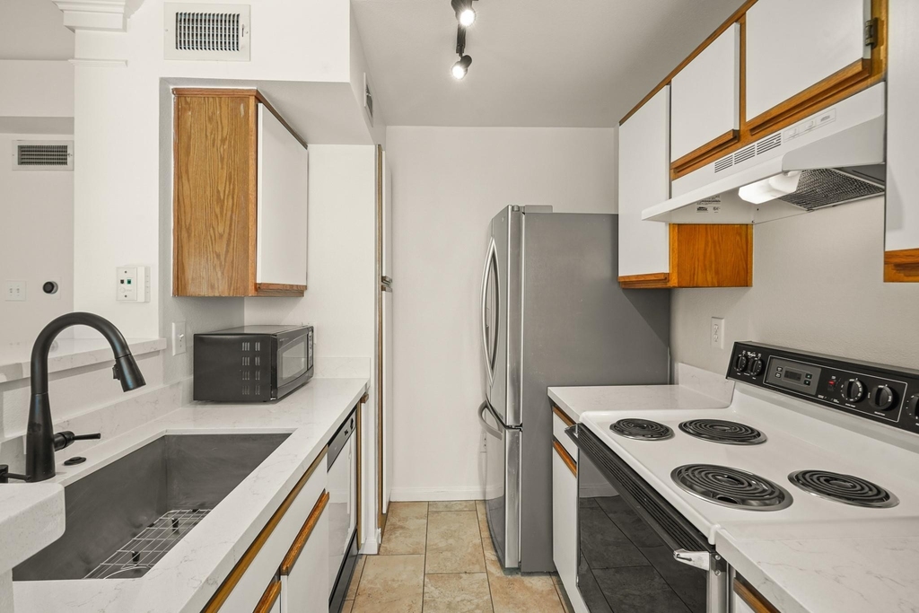 3231 Allen Parkway - Photo 4