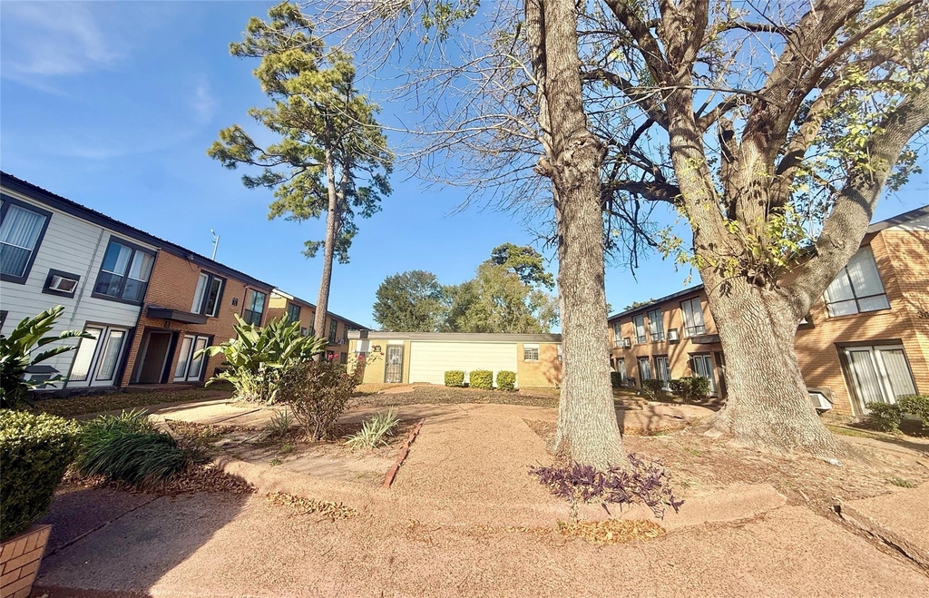 3629 N Macgregor Wa - Photo 0