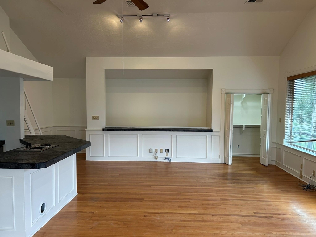 6016 Center Street - Photo 7