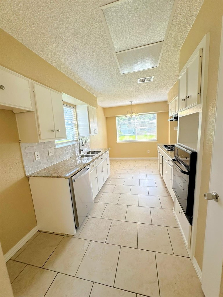 12210 Roandale Drive - Photo 5