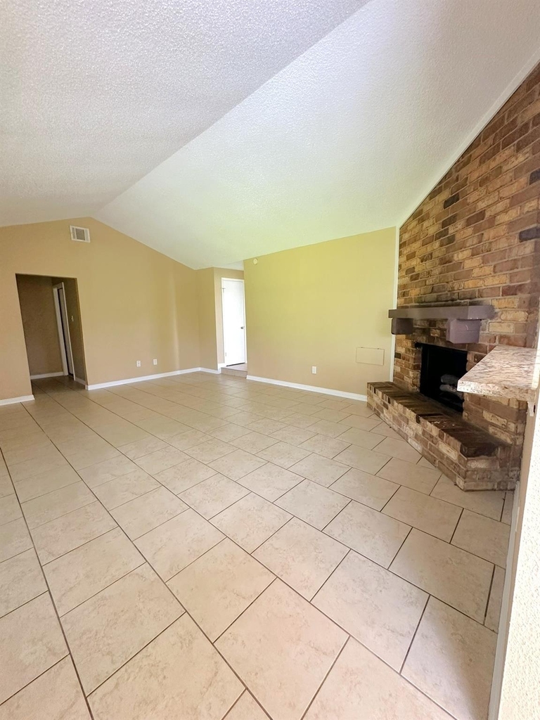 12210 Roandale Drive - Photo 6