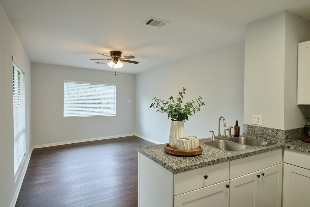 51 Harbour Row - Photo 6