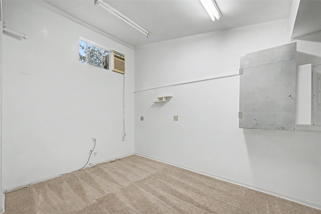 2723 Nottingham Street - Photo 40