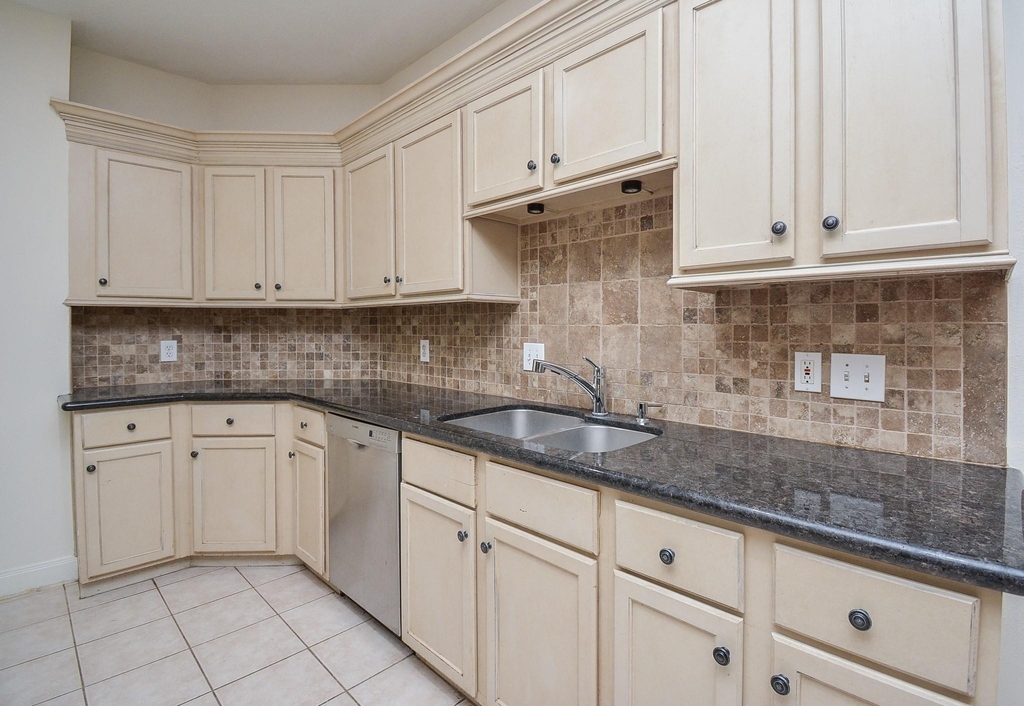 16407 N Eldridge Parkway - Photo 17