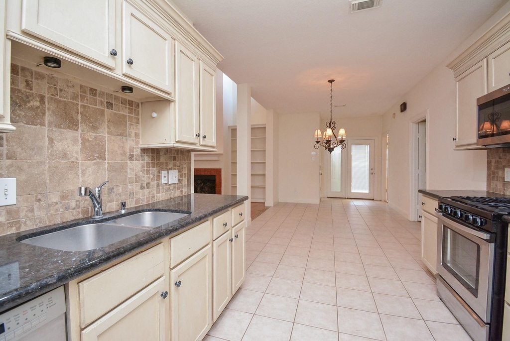 16407 N Eldridge Parkway - Photo 20