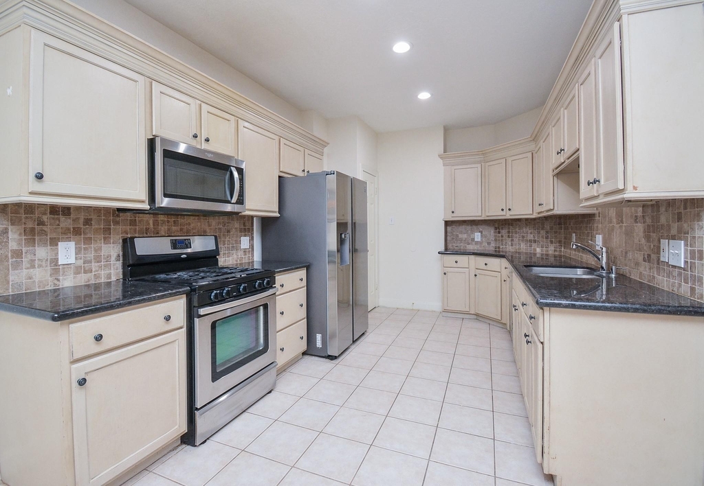 16407 N Eldridge Parkway - Photo 14
