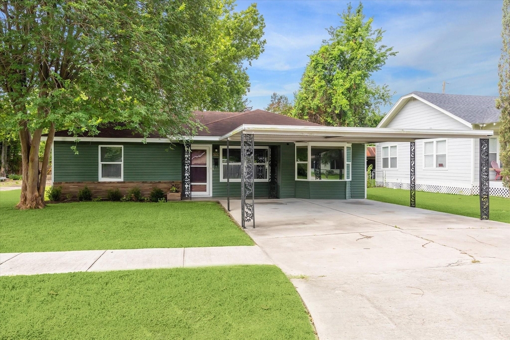 522 Barkley Street - Photo 0