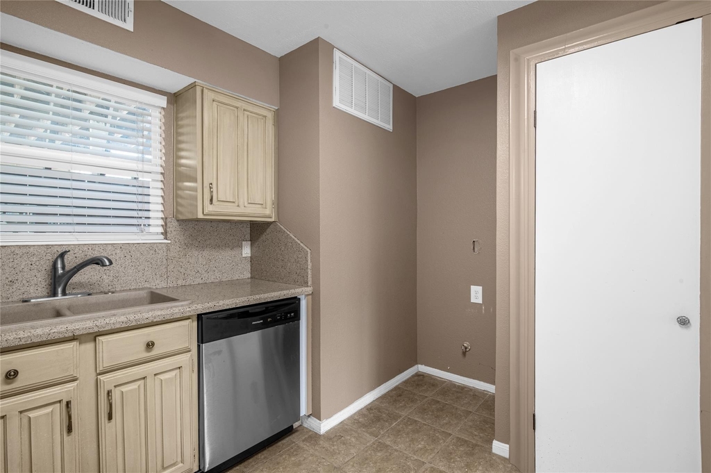 4747 Nasa Parkway - Photo 17