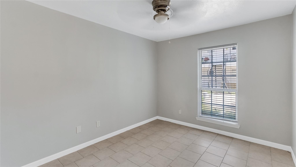 122 E Crosstimbers Street - Photo 7