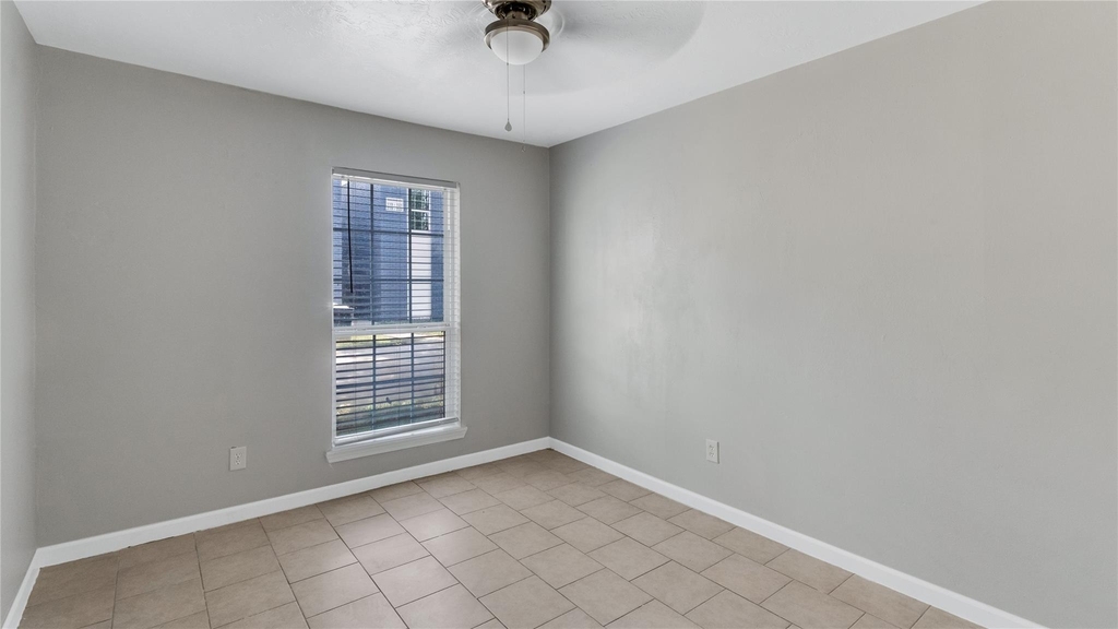122 E Crosstimbers Street - Photo 8