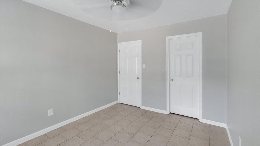 122 E Crosstimbers Street - Photo 9