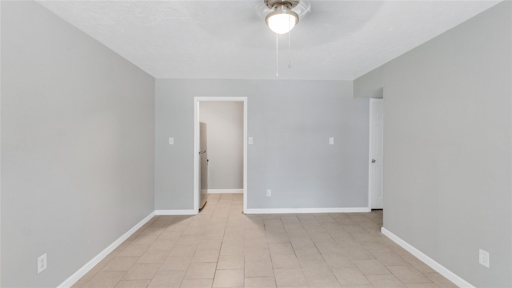 122 E Crosstimbers Street - Photo 6