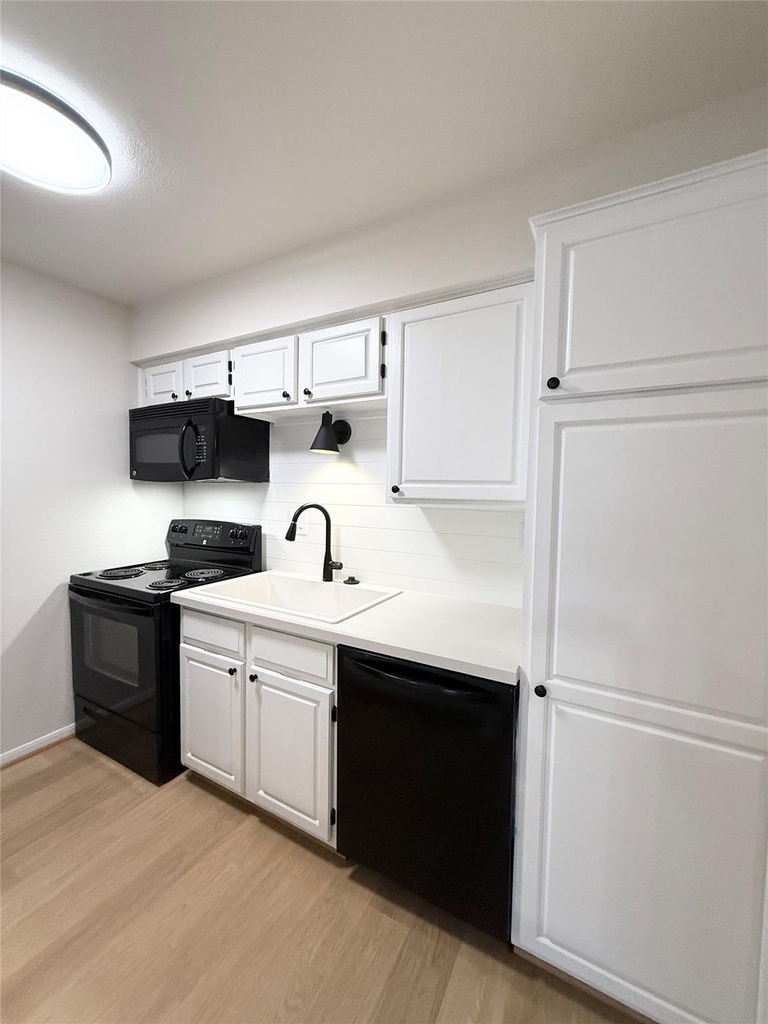 1860 White Oak Drive - Photo 11